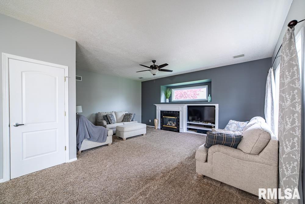 2211 E 58th Street, Davenport, Iowa image 10