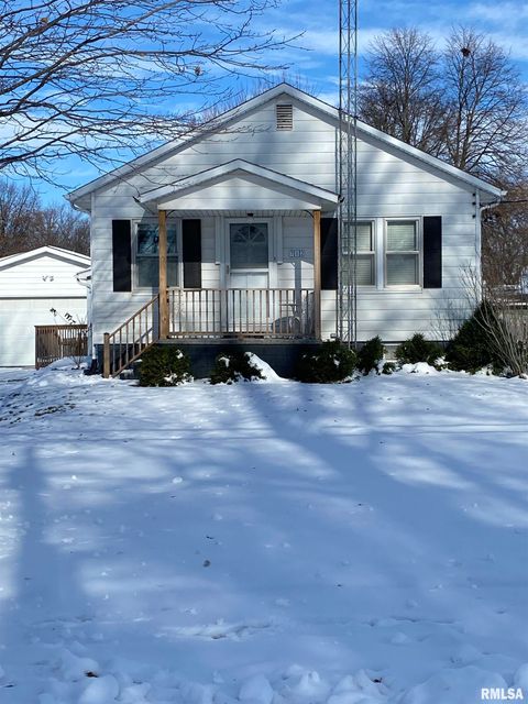 Homes For Sale - 712 E Birch Street<br/> New Berlin, IL 62670