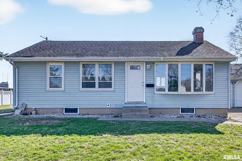 Homes For Sale - 300 N Stanley Drive<br/> Chillicothe, IL 61523