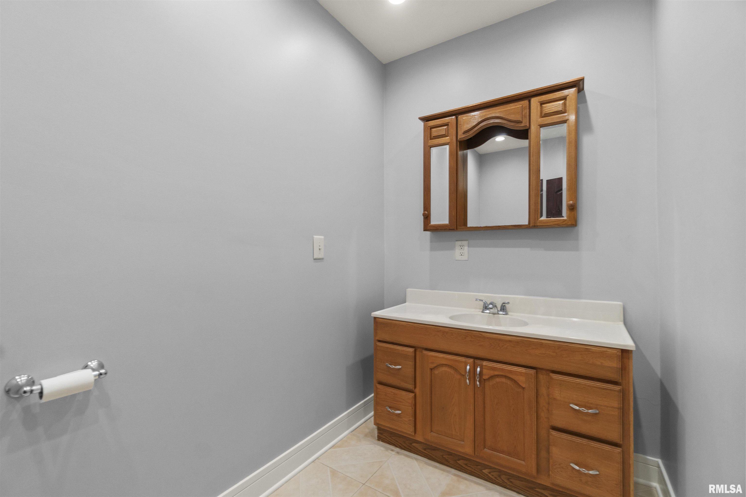 949 NE Glen Oak Avenue, Peoria, Illinois image 27