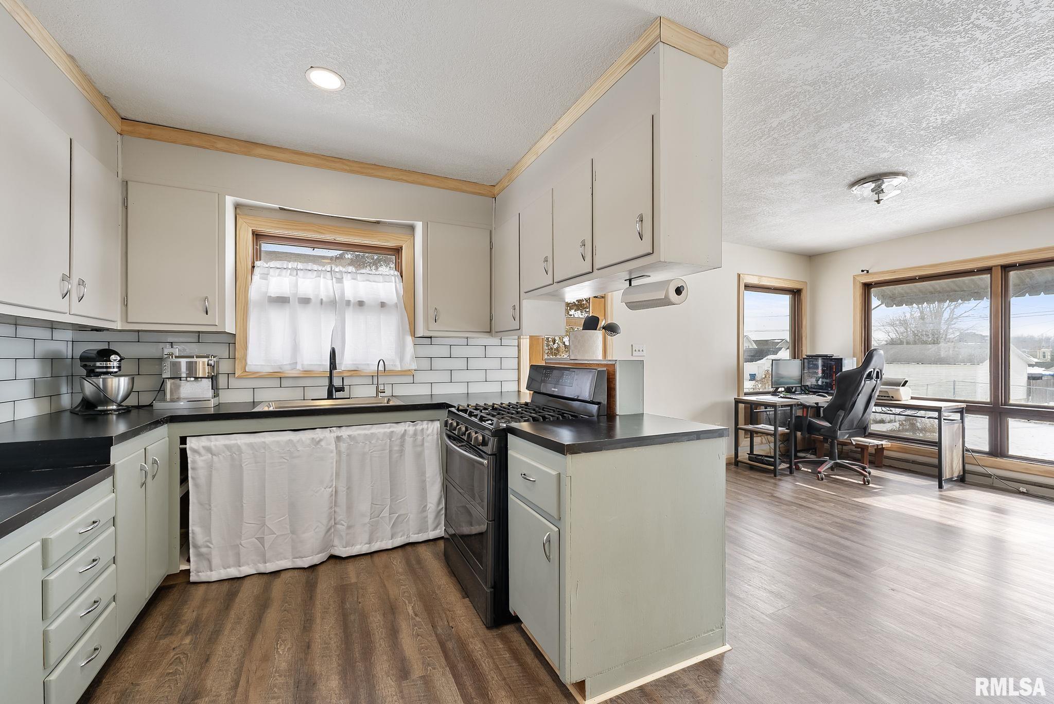 315 3rd Street, Buffalo, Iowa image 4