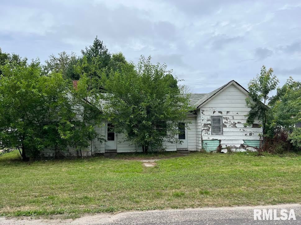 Photo 1 of 4 — 506 W MCLEAN Street, Colchester, IL 62326