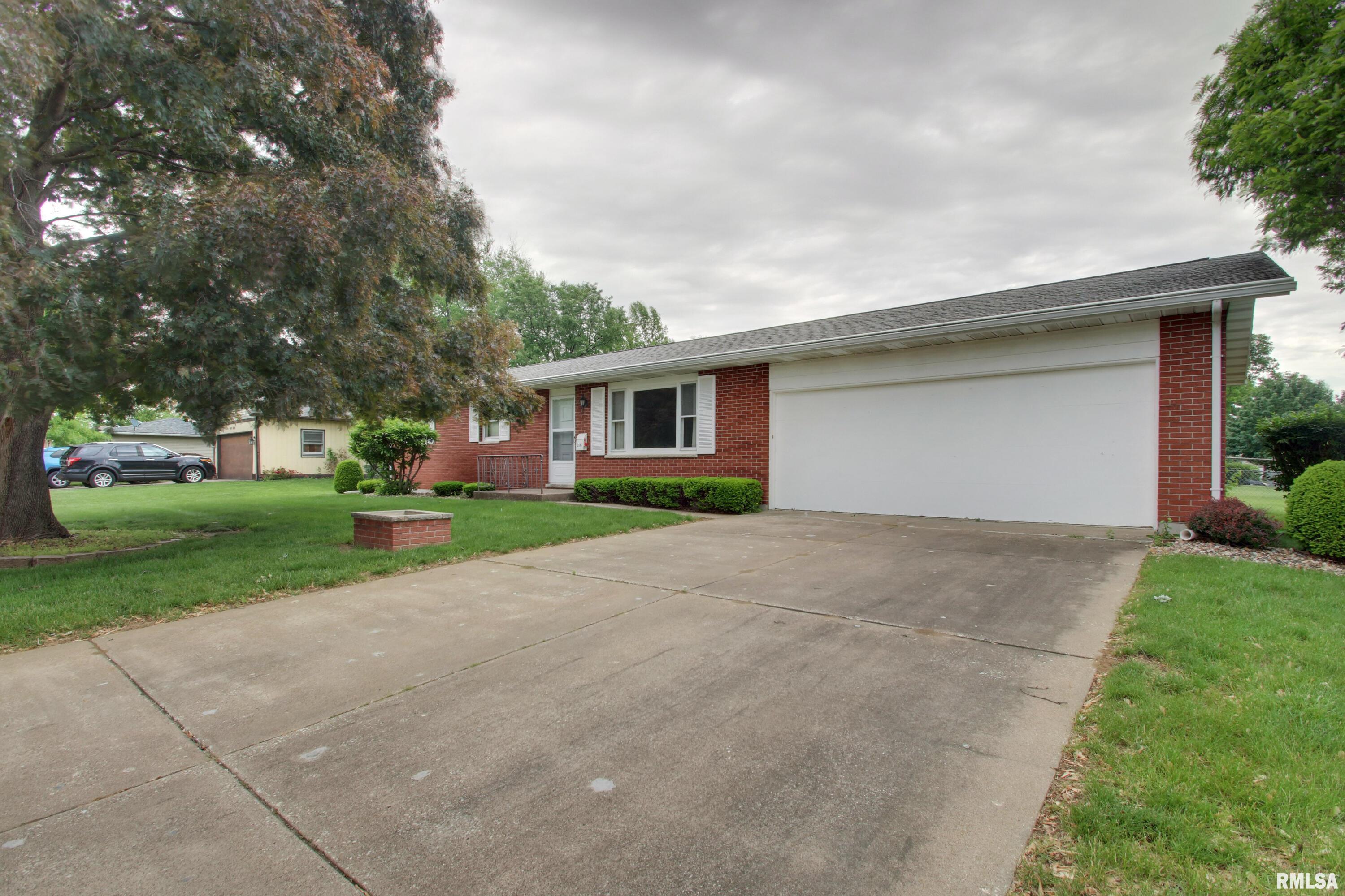 2816 N 11th Street, Quincy, Illinois image 2