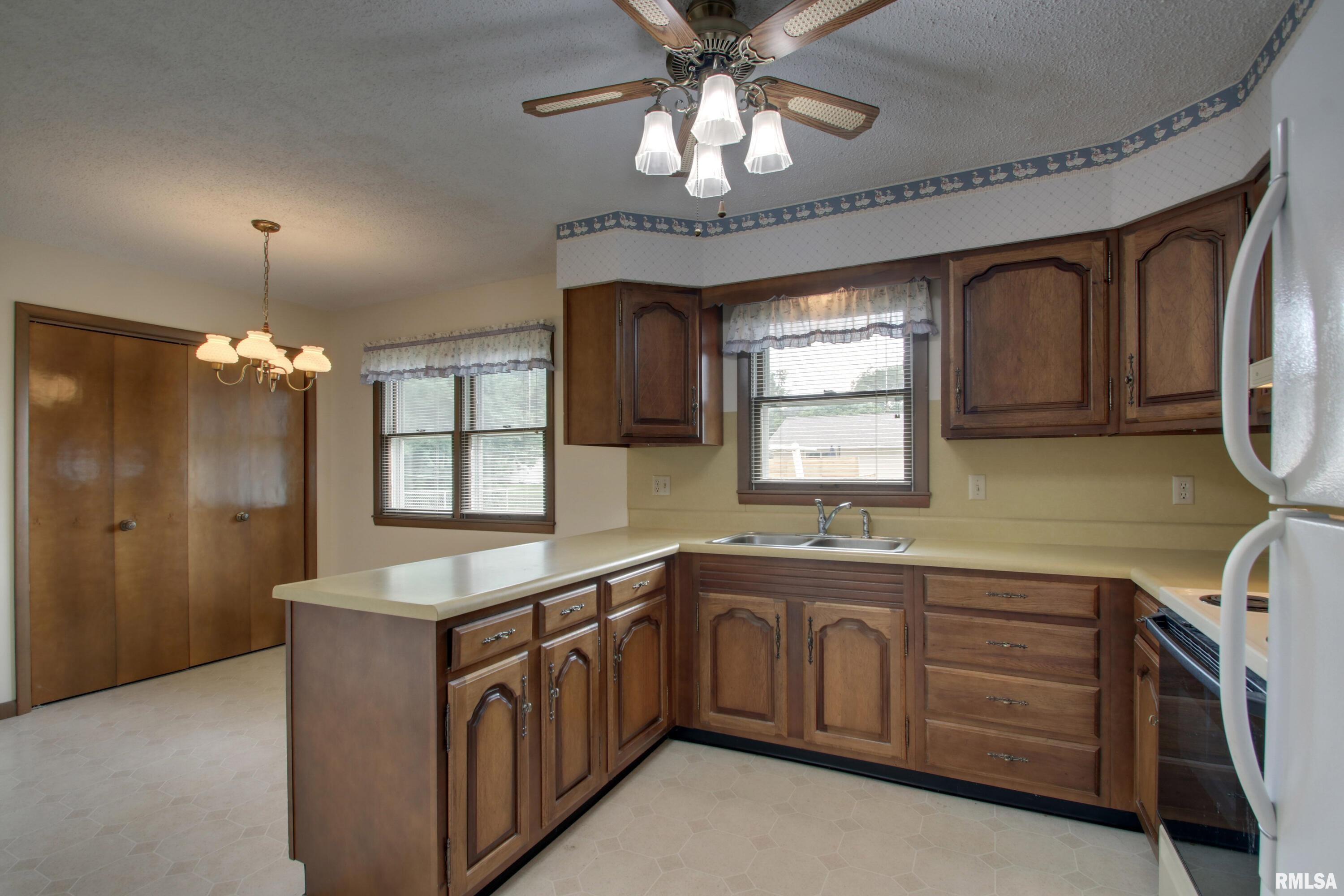2816 N 11th Street, Quincy, Illinois image 3