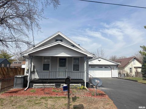 Homes For Sale - 2107 E Wren Street<br/> Peoria Heights, IL 61616