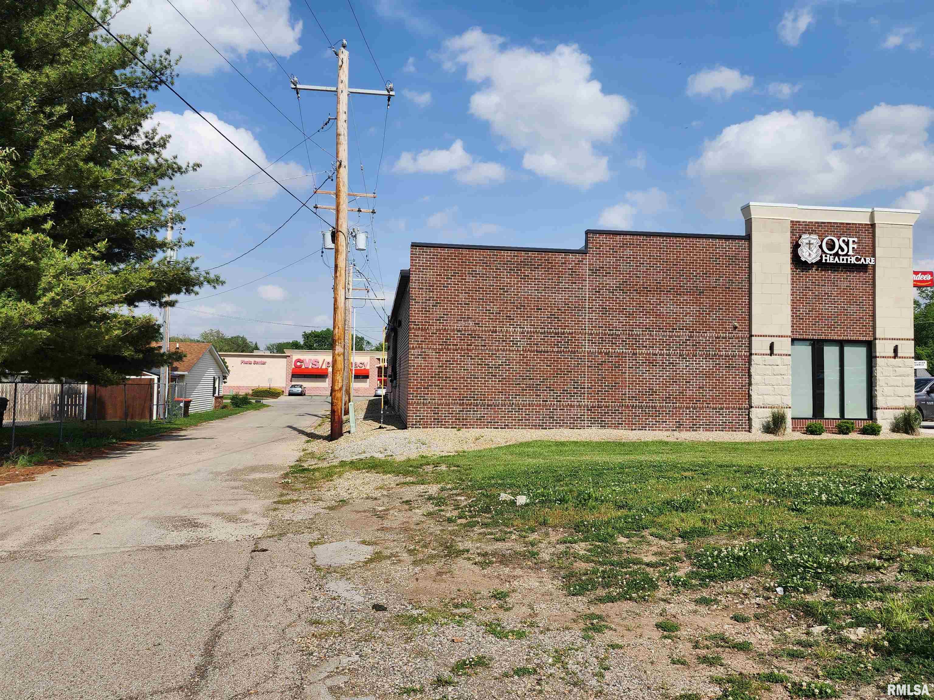 610 Woodlawn Street, Lincoln, Illinois image 3
