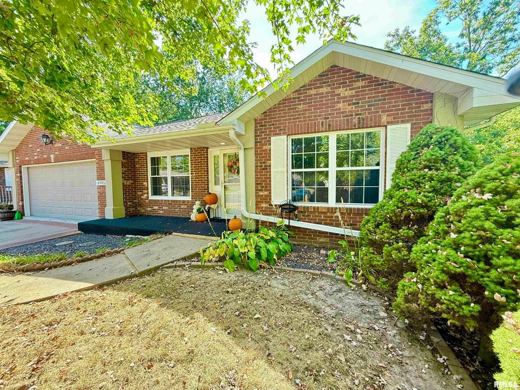 Photo of 6905 N FLAGSTONE Court, Peoria, IL 61615 (MLS # PA1262065)