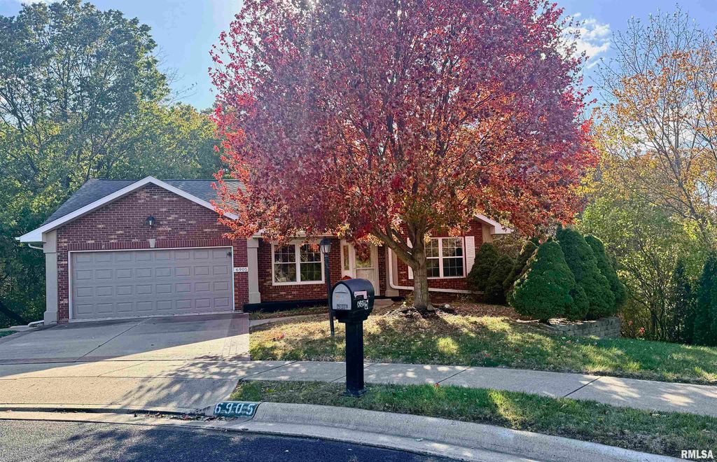 Photo of 6905 N FLAGSTONE Court, Peoria, IL 61615 (MLS # PA1262065)