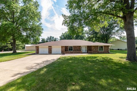 Homes For Sale - 2816 Sheridan Road<br/> Tazewell County, Pekin, IL 61554