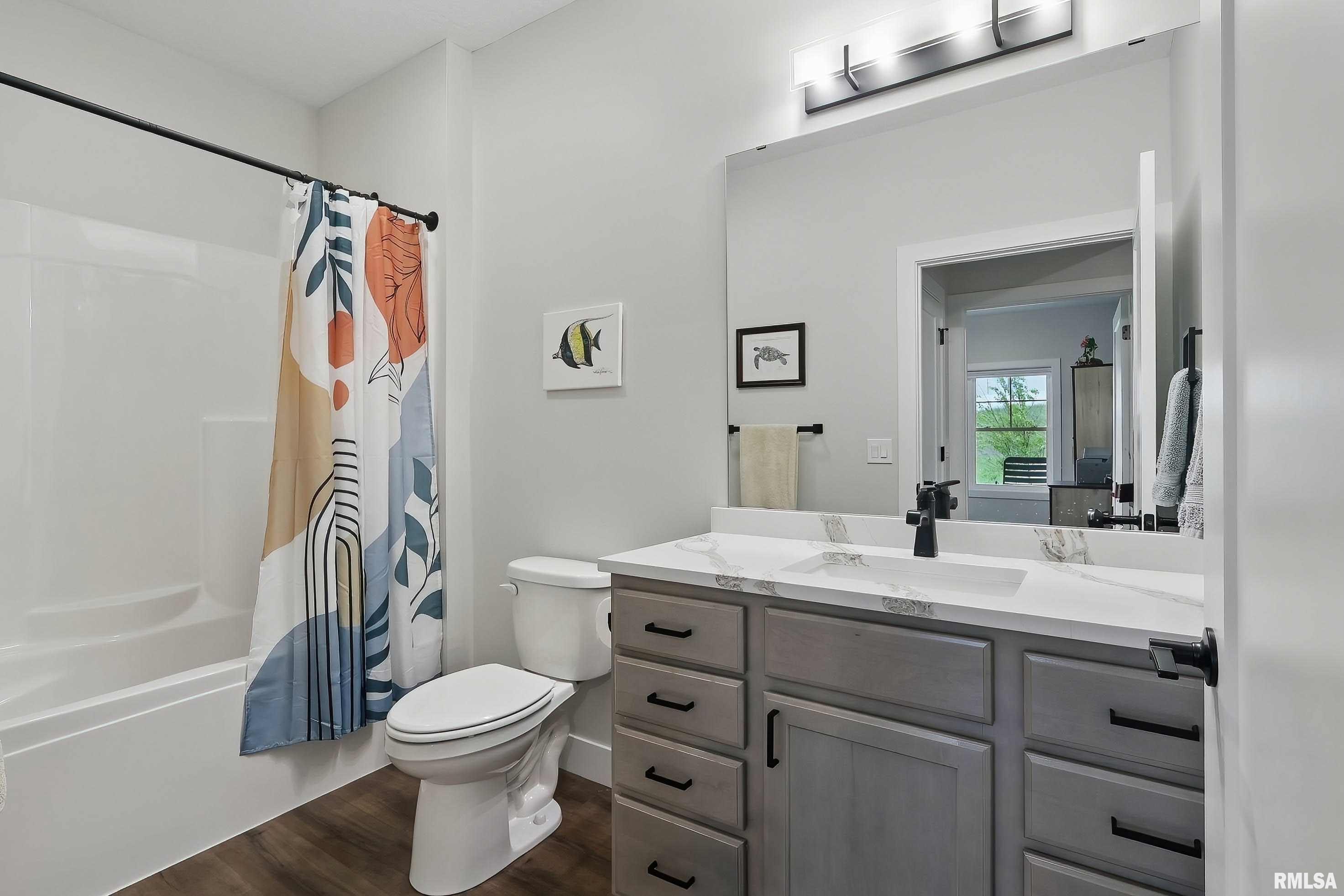 1327 Heights Court, Bettendorf, Iowa image 6