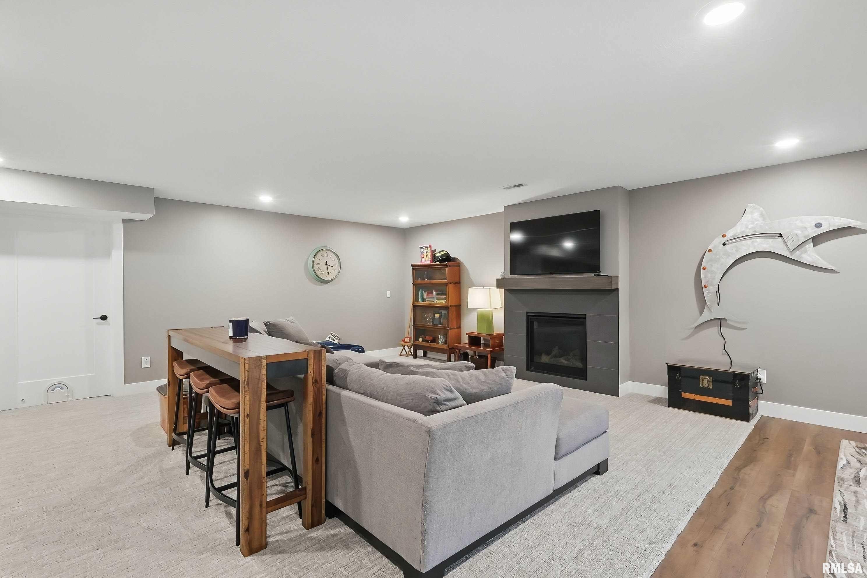 1327 Heights Court, Bettendorf, Iowa image 31