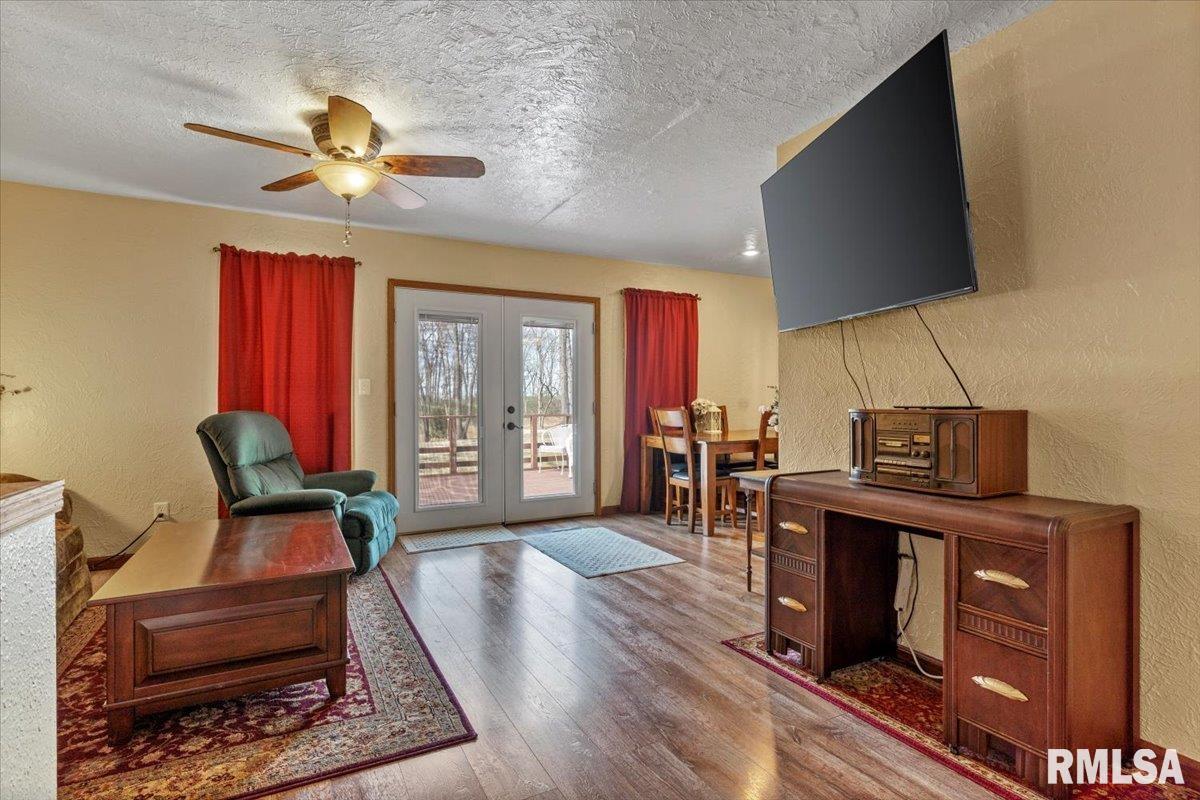 15674 N Lake Road, Girard, Illinois image 8