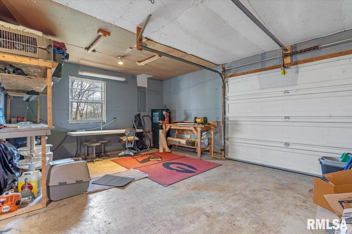 15674 N Lake Road, Girard, Illinois image 28