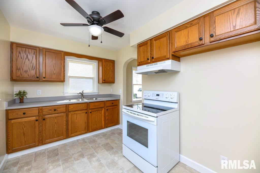 328 S Warren Street, Tremont, Illinois image 8
