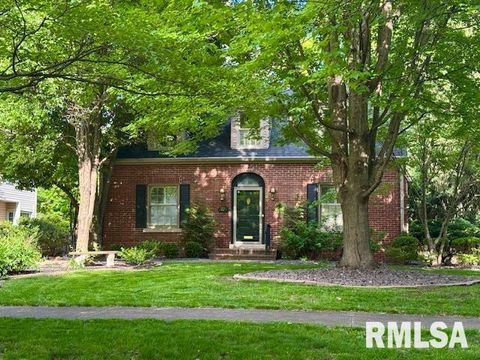 Photo of 1720 S Bates Avenue, Springfield, IL 62704 (MLS # CA1043391)