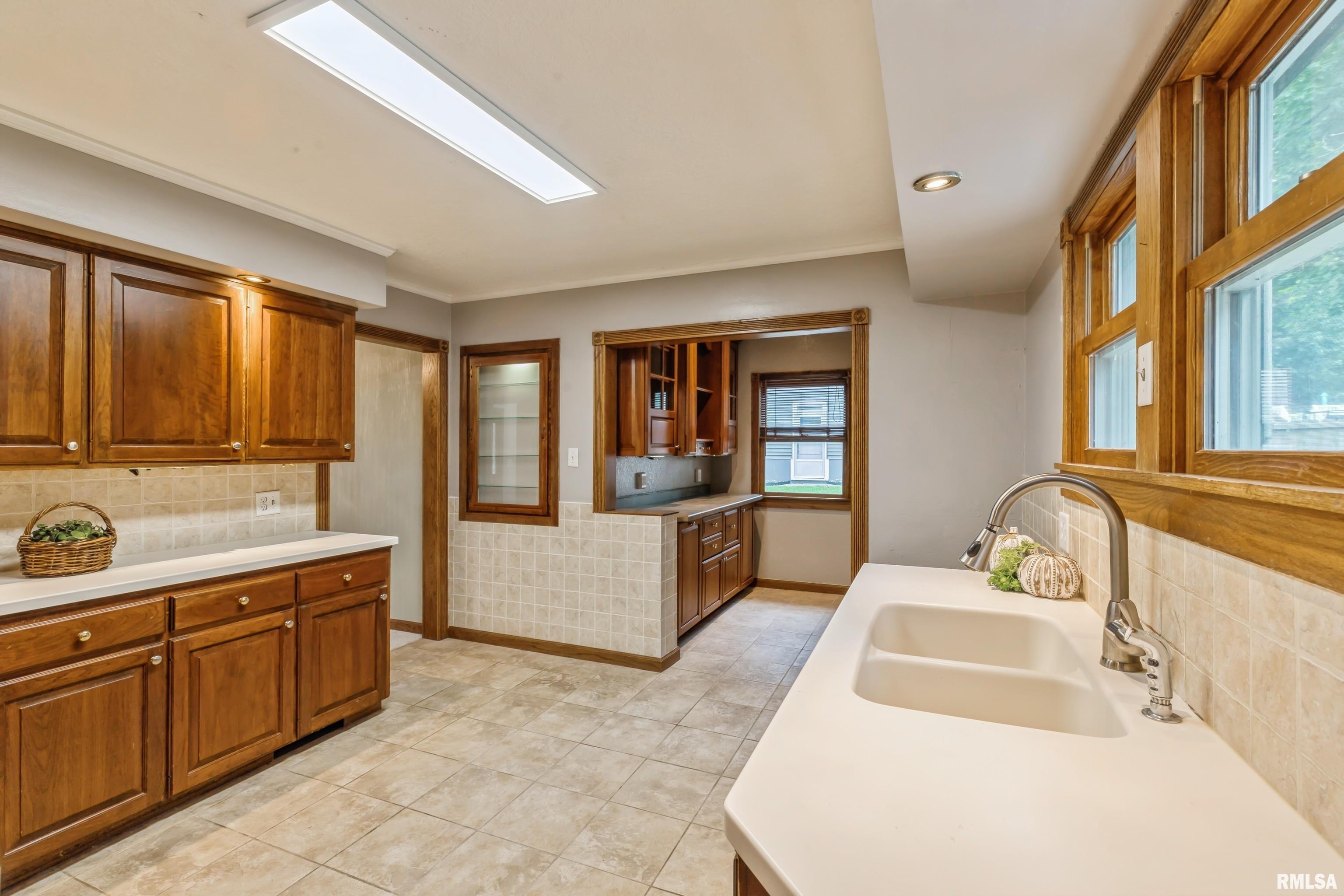 1520 S Bluff Boulevard, Clinton, Iowa image 17
