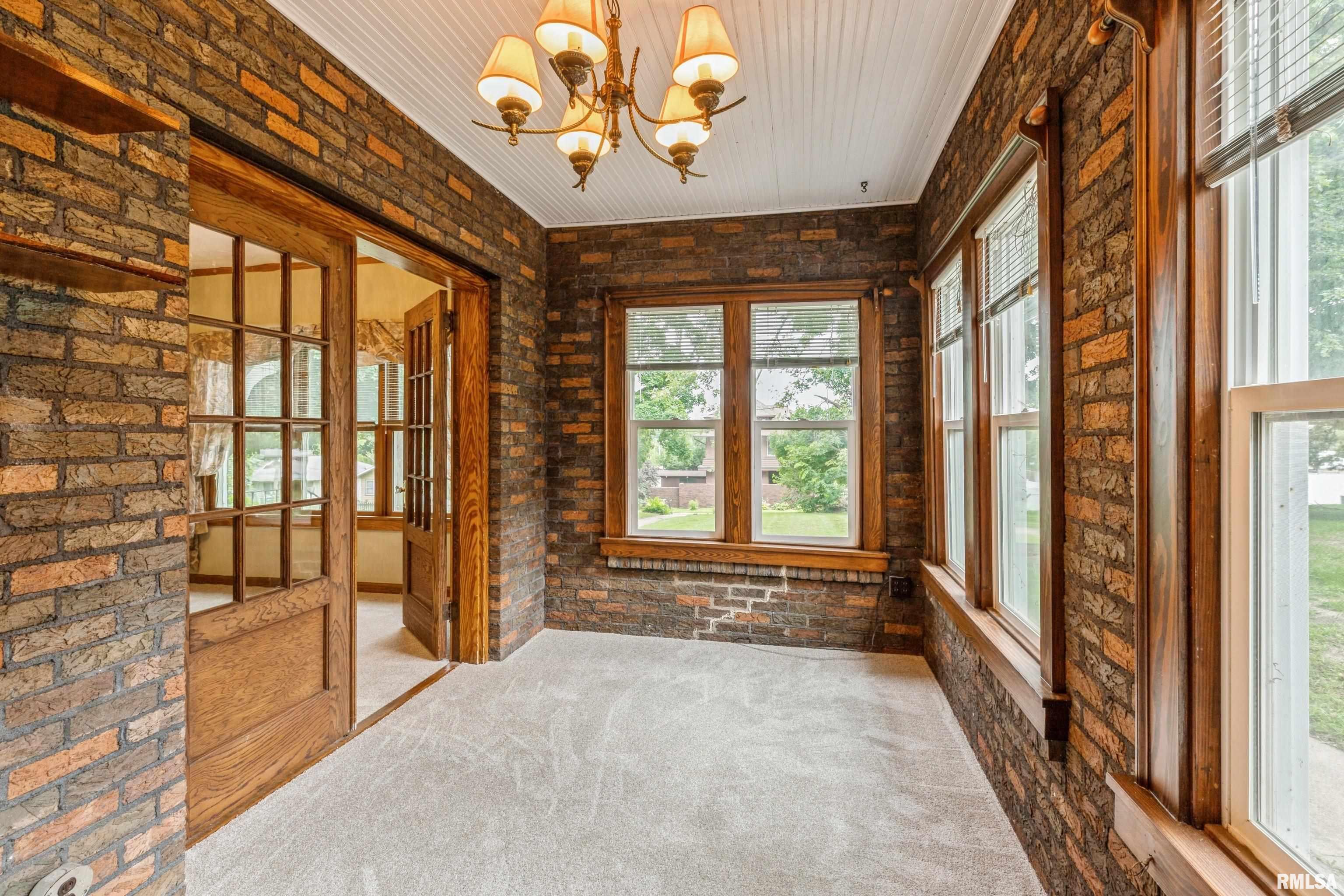 1520 S Bluff Boulevard, Clinton, Iowa image 13