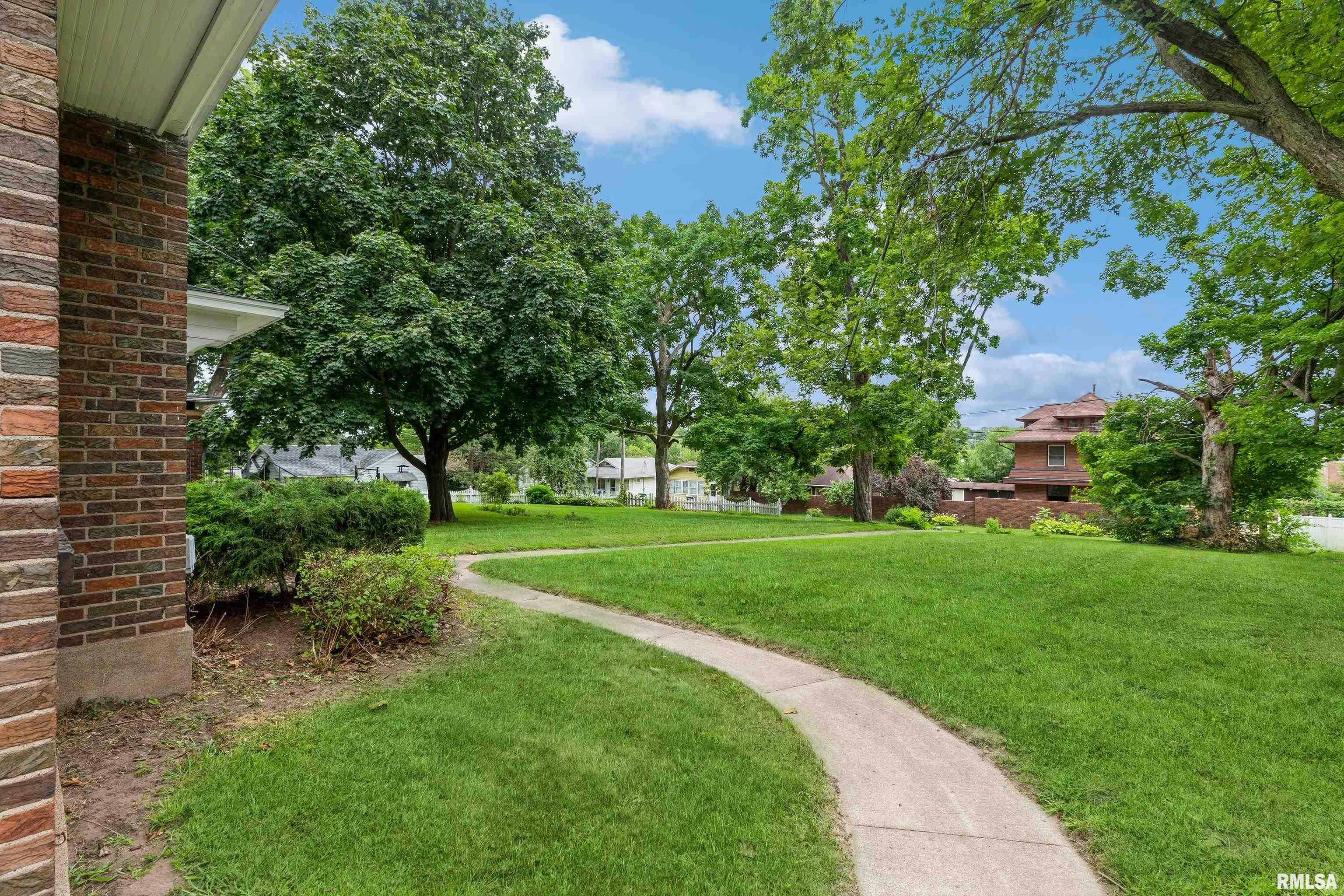 1520 S Bluff Boulevard, Clinton, Iowa image 3