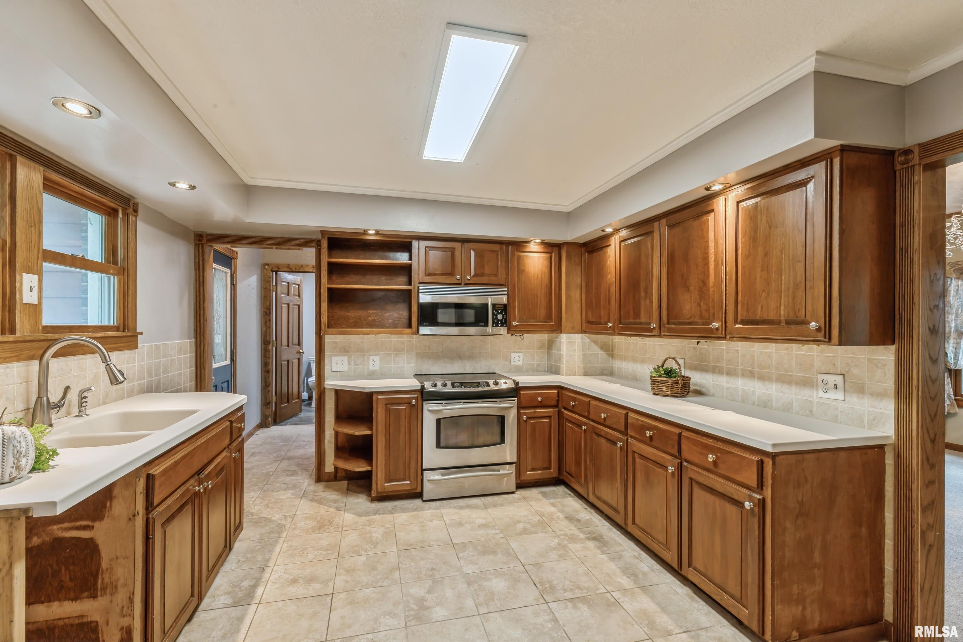 1520 S Bluff Boulevard, Clinton, Iowa image 14