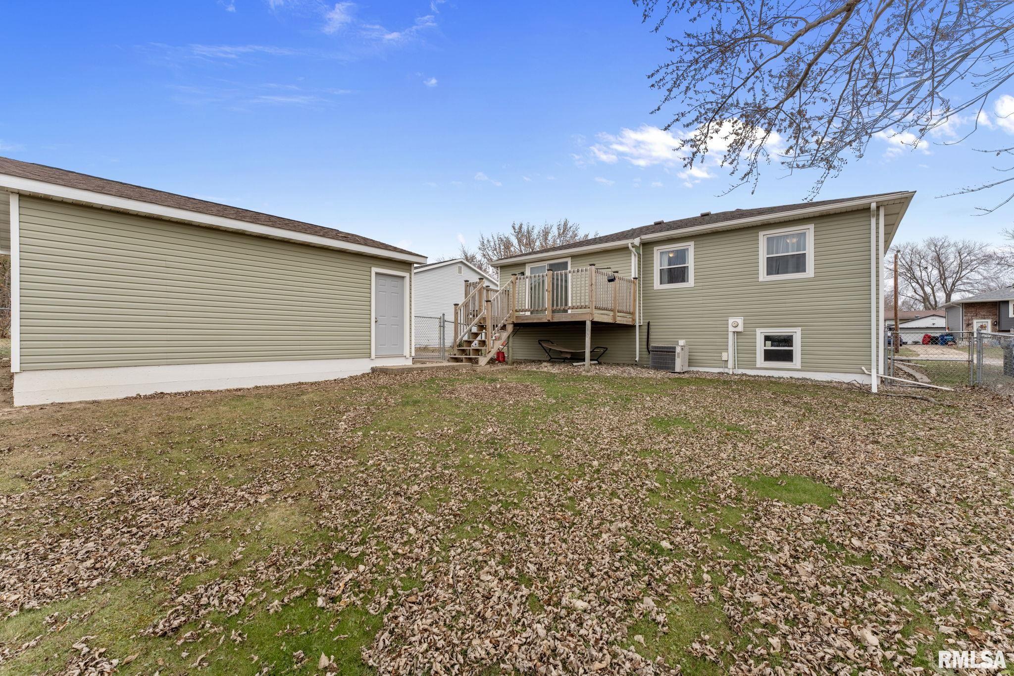 1216 Emerald Drive, Davenport, Iowa image 15