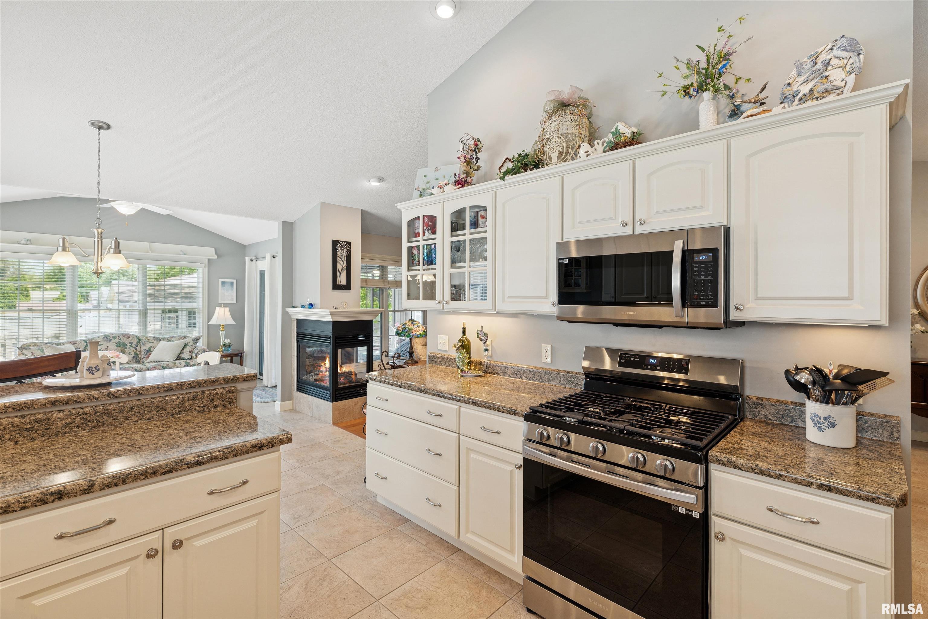 1361 Pinnacle Pines Court, Bettendorf, Iowa image 17