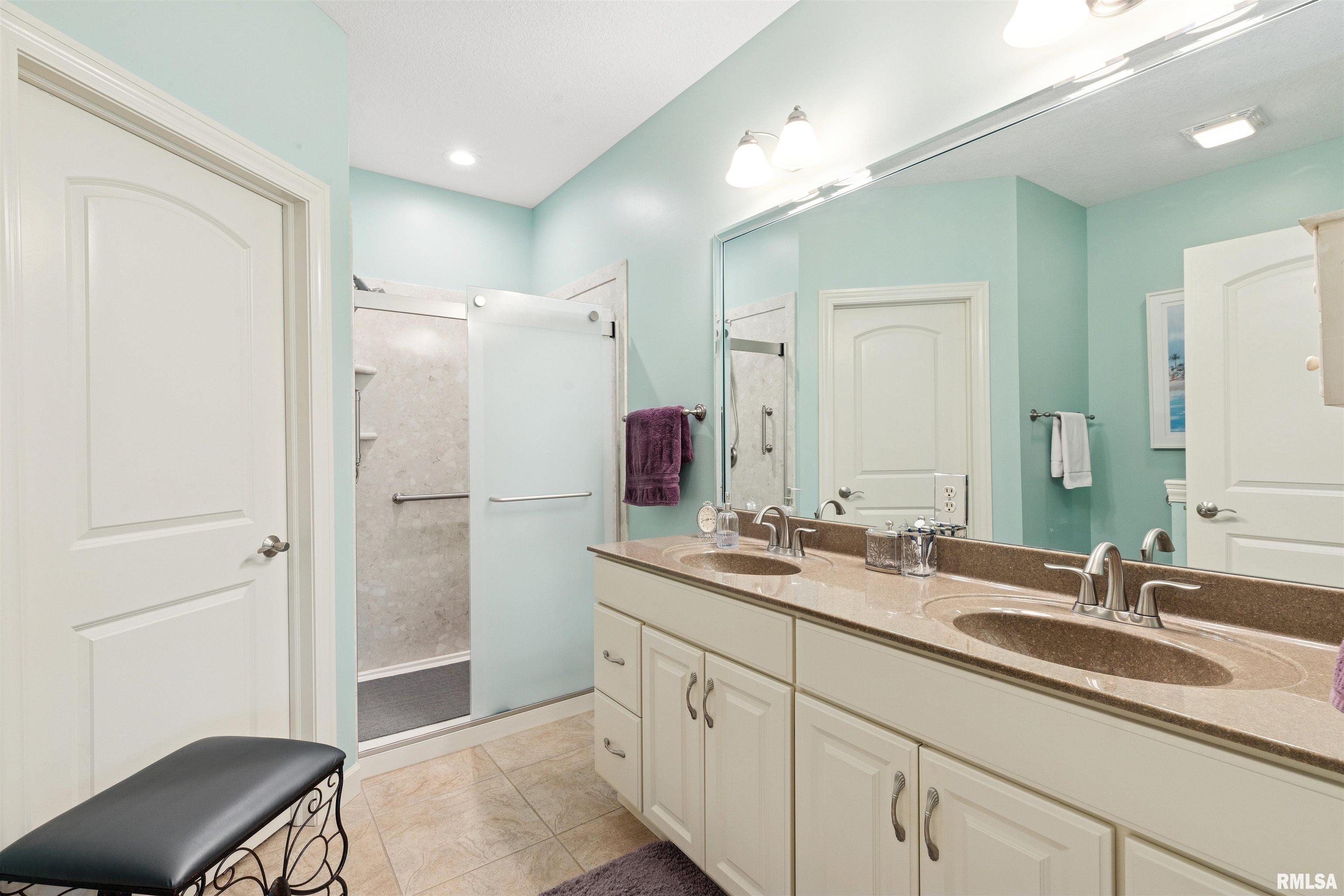 1361 Pinnacle Pines Court, Bettendorf, Iowa image 24