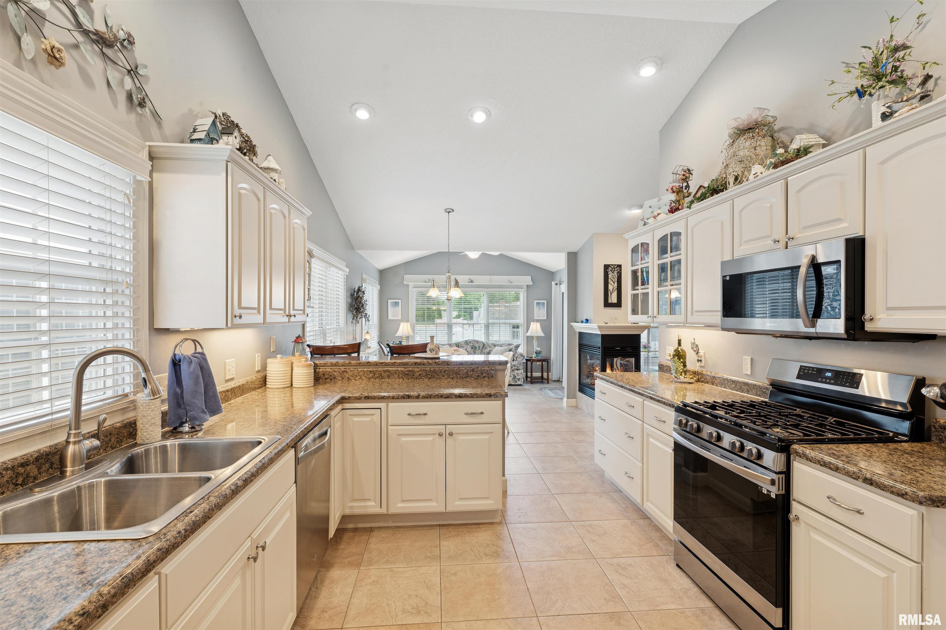 1361 Pinnacle Pines Court, Bettendorf, Iowa image 16