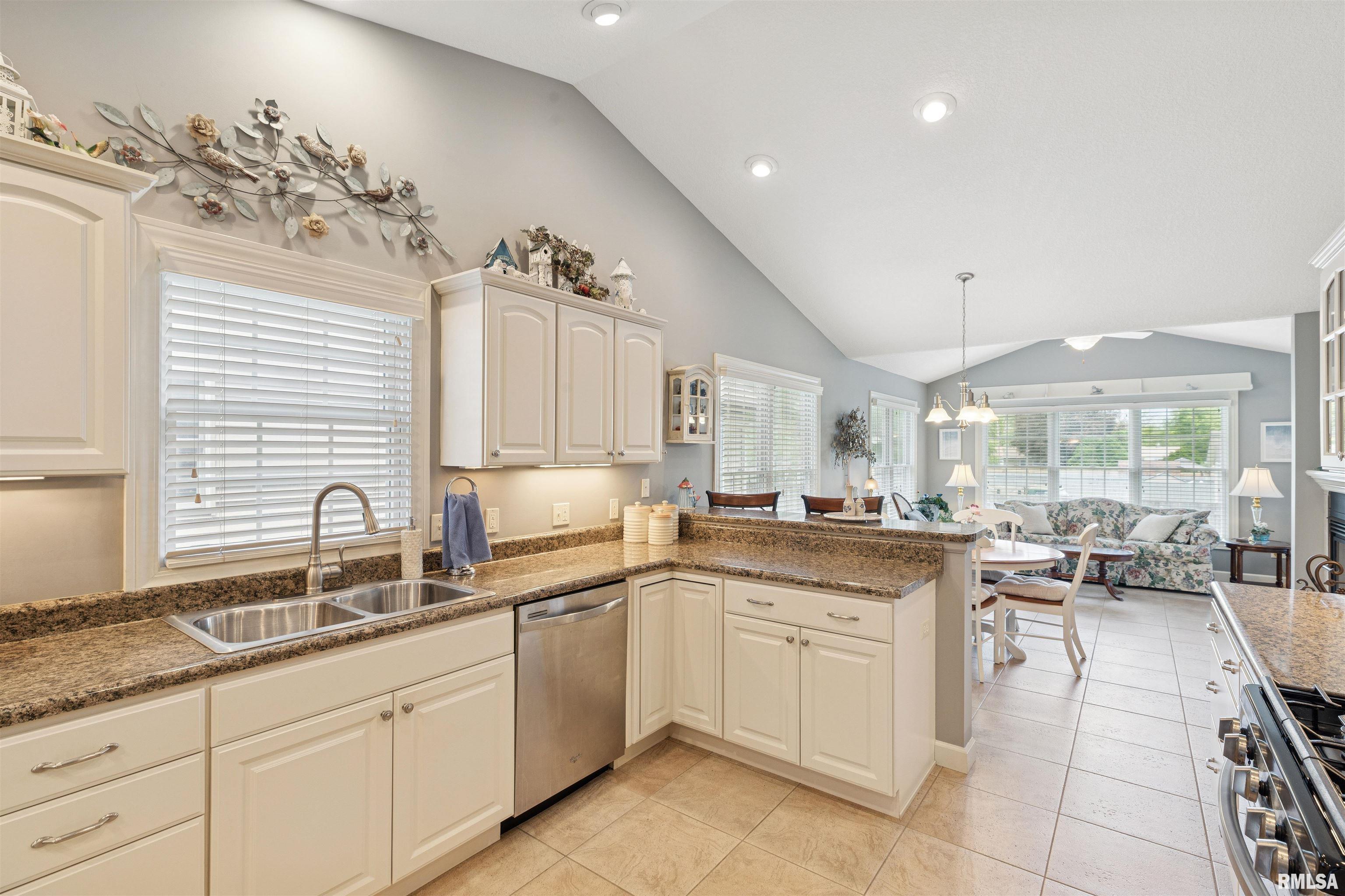 1361 Pinnacle Pines Court, Bettendorf, Iowa image 18