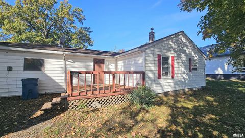 Homes For Sale - 200 W 12th Street<br/> Johnston City, IL 62951