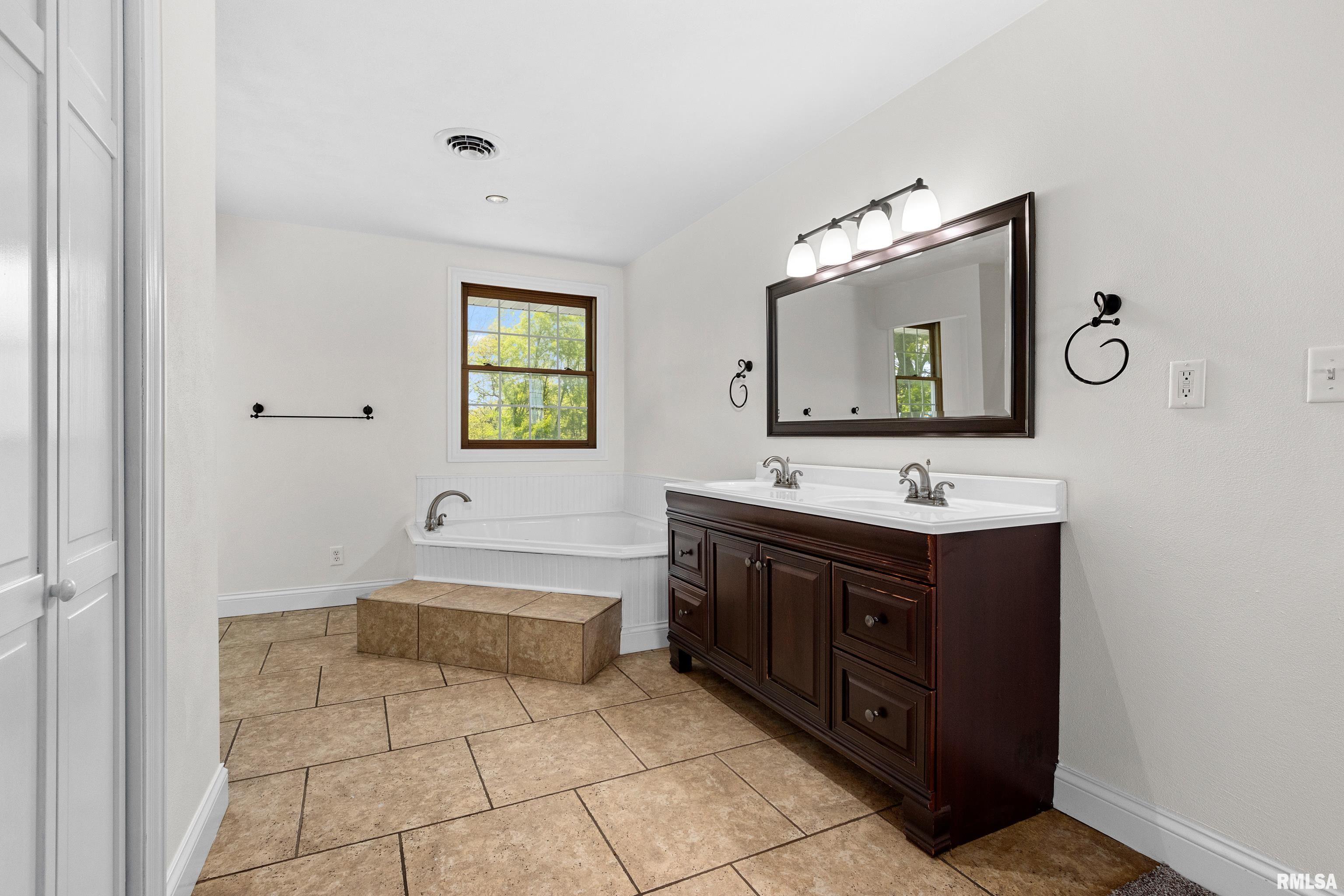 24085 Farmdale Road, Washington, Illinois image 45
