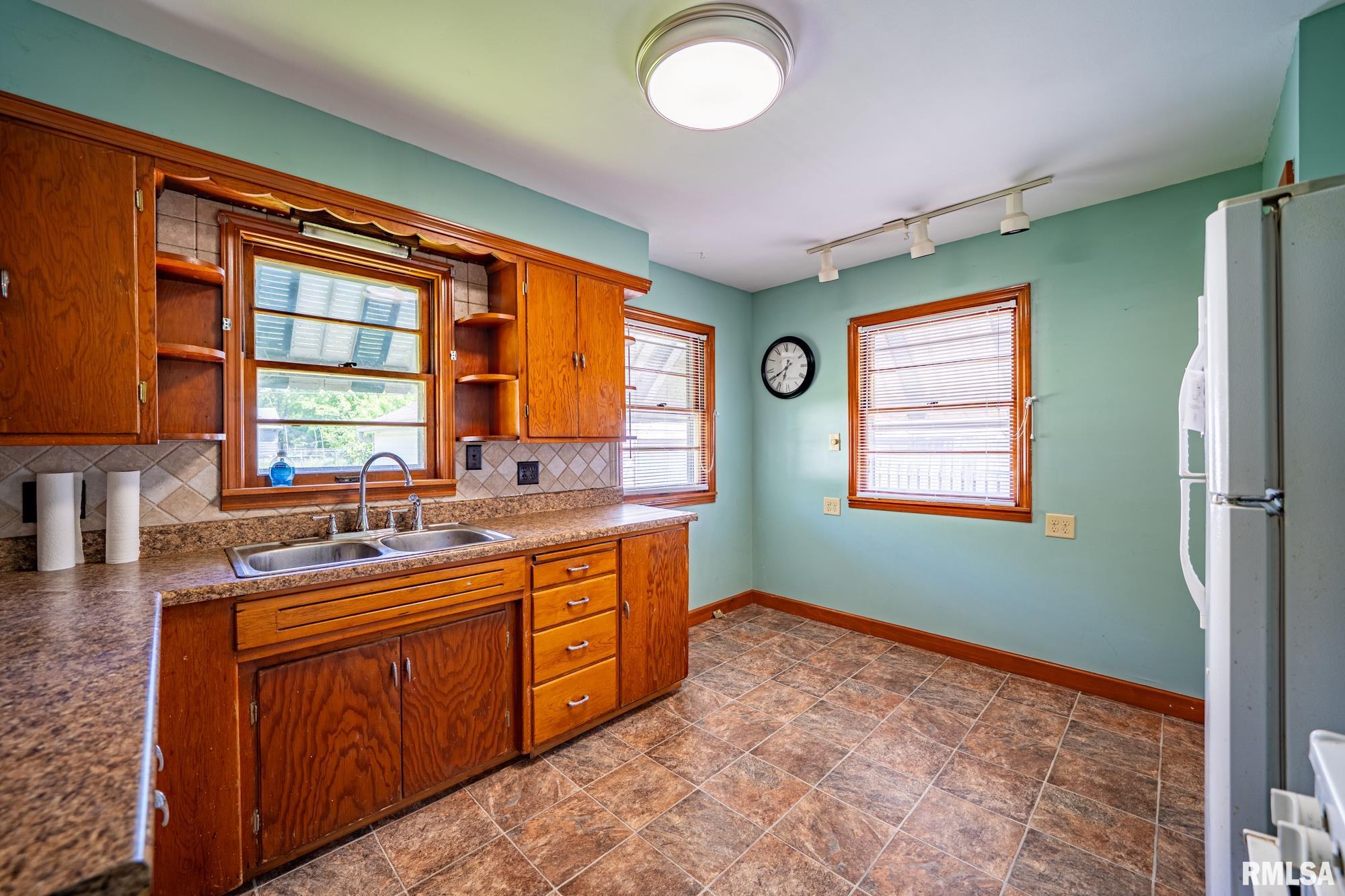 615 E Marietta Avenue, Peoria Heights, Illinois image 14