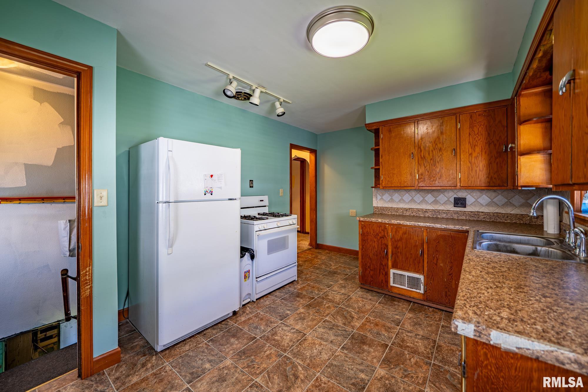 615 E Marietta Avenue, Peoria Heights, Illinois image 11