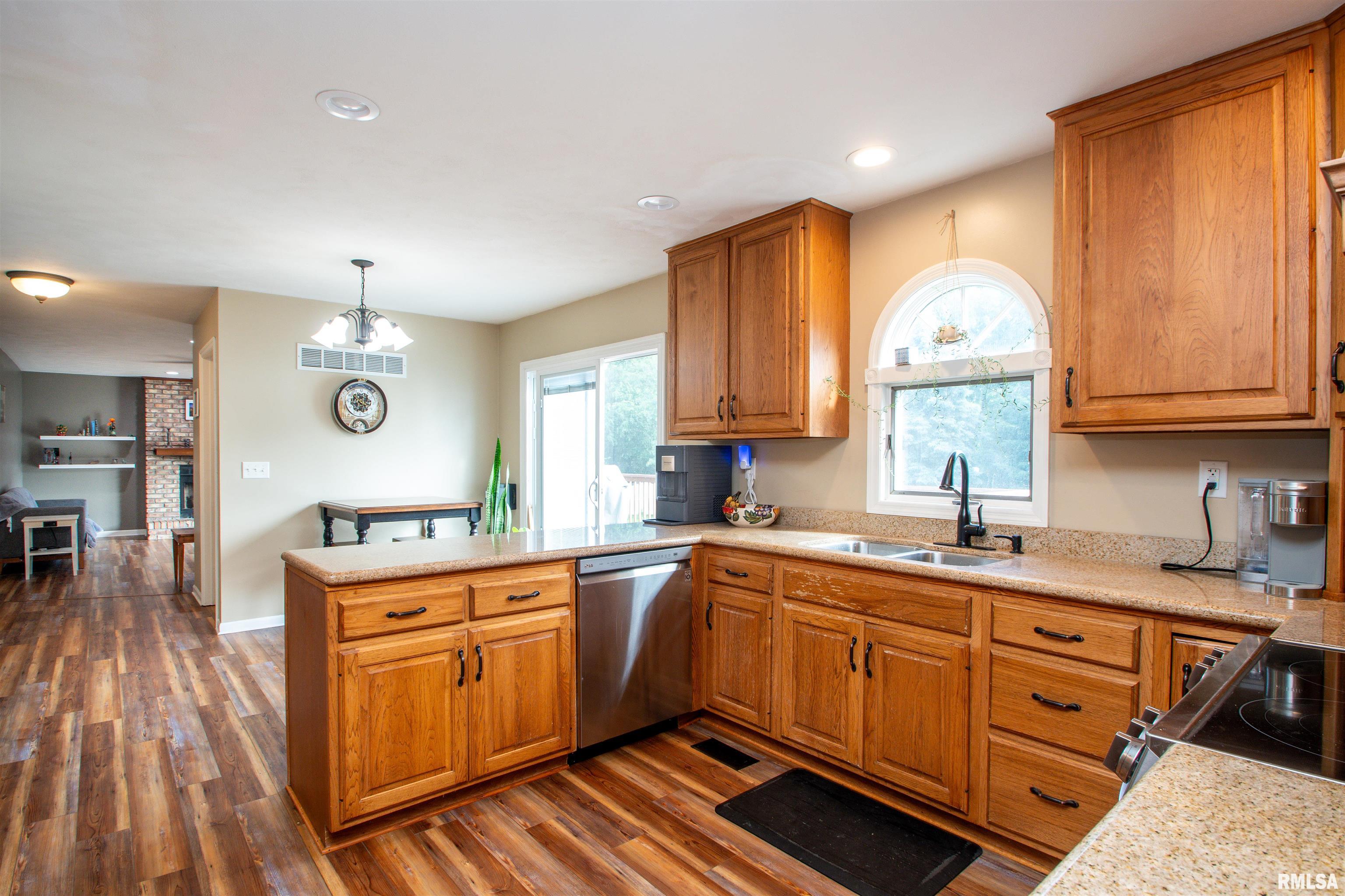 314 E White Oak Court, East Peoria, Illinois image 16