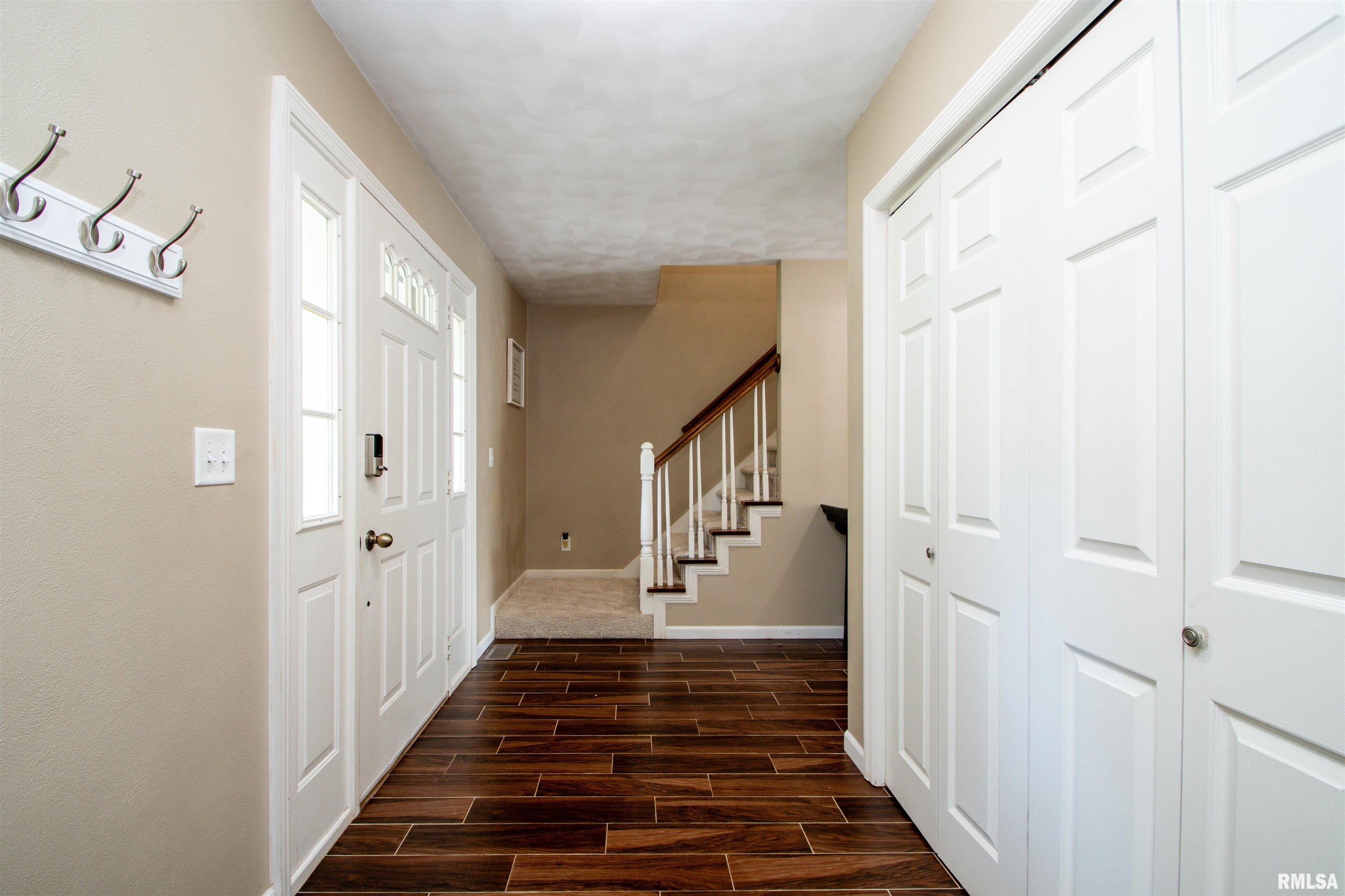 314 E White Oak Court, East Peoria, Illinois image 9