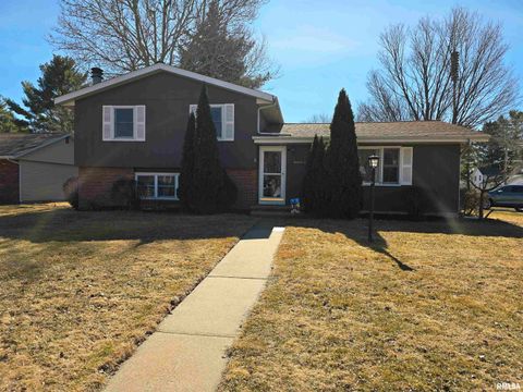 Homes For Sale - 1410 E Locust Street<br/> Fulton County, Canton, IL 61520