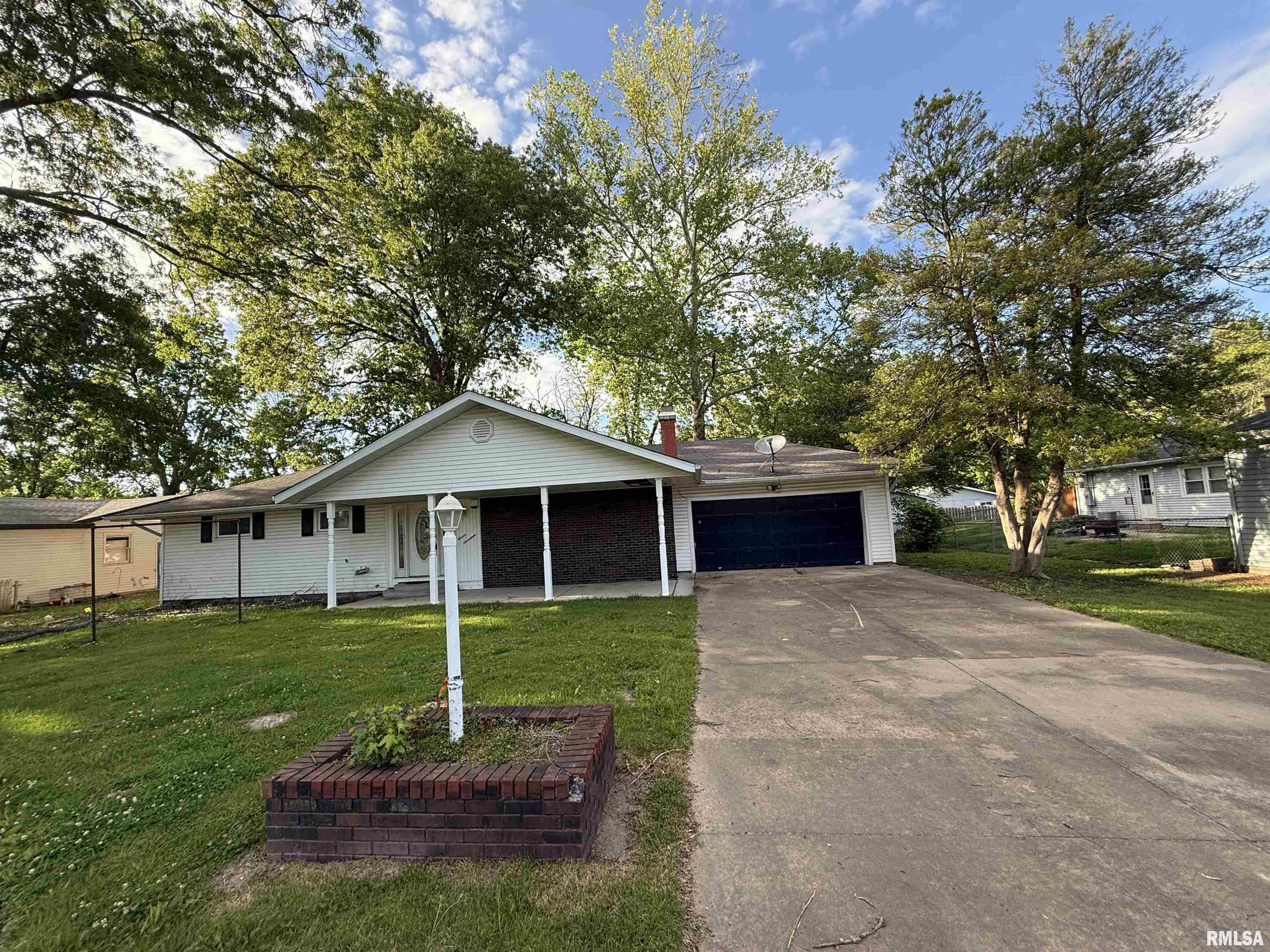 1117 E Ash Street, Herrin, Illinois image 1
