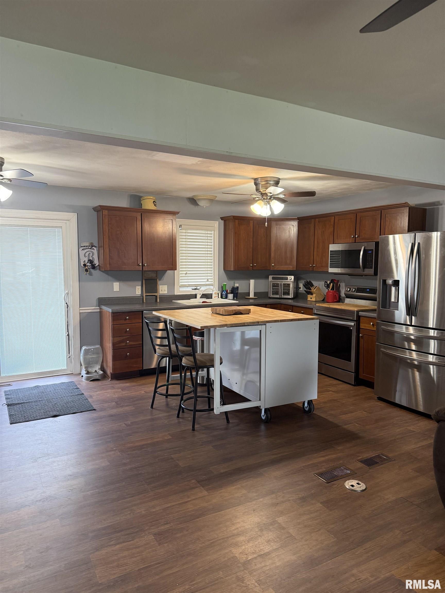 172 E Meadow Lane, Walcott, Iowa image 9