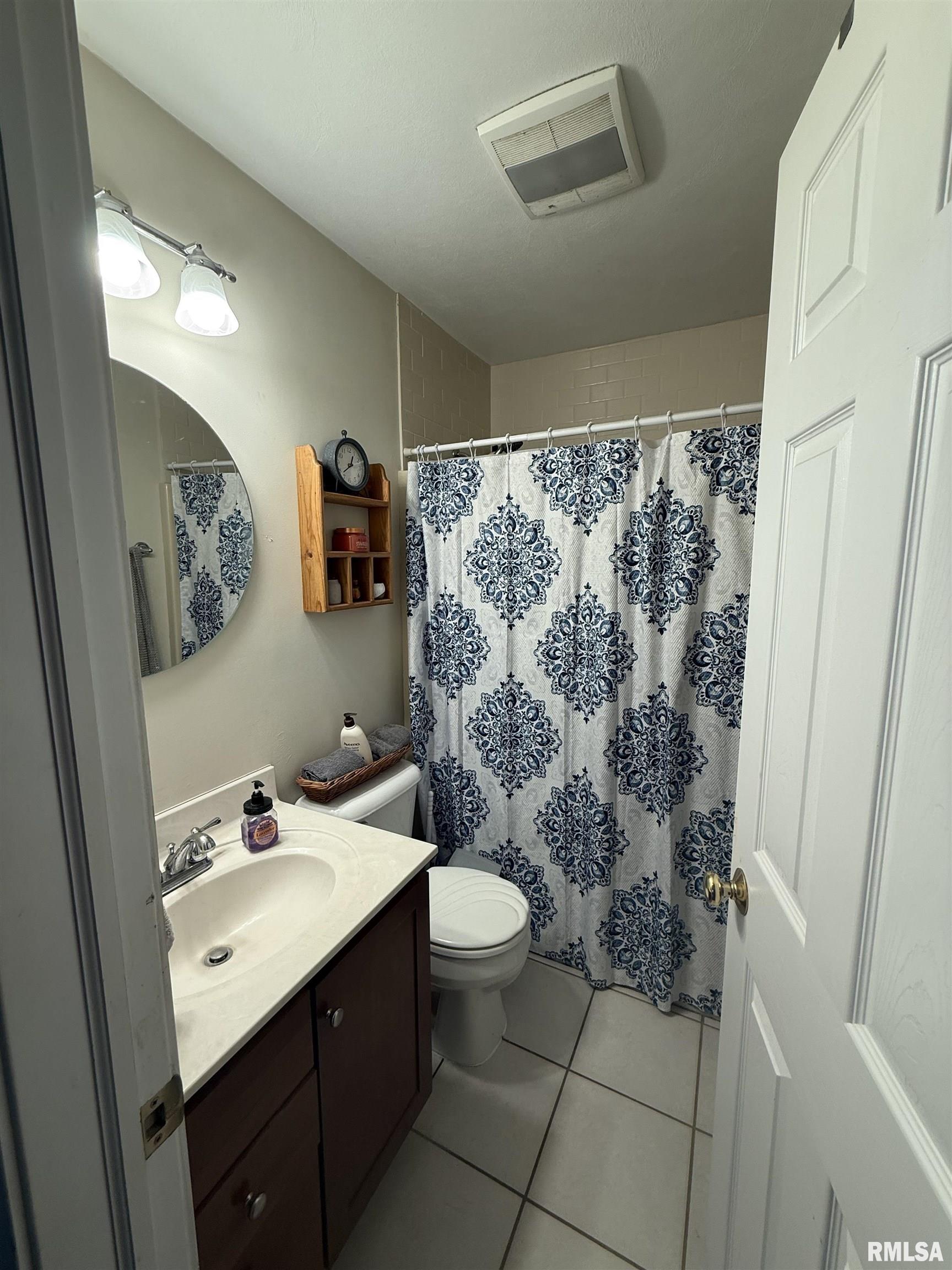 172 E Meadow Lane, Walcott, Iowa image 6