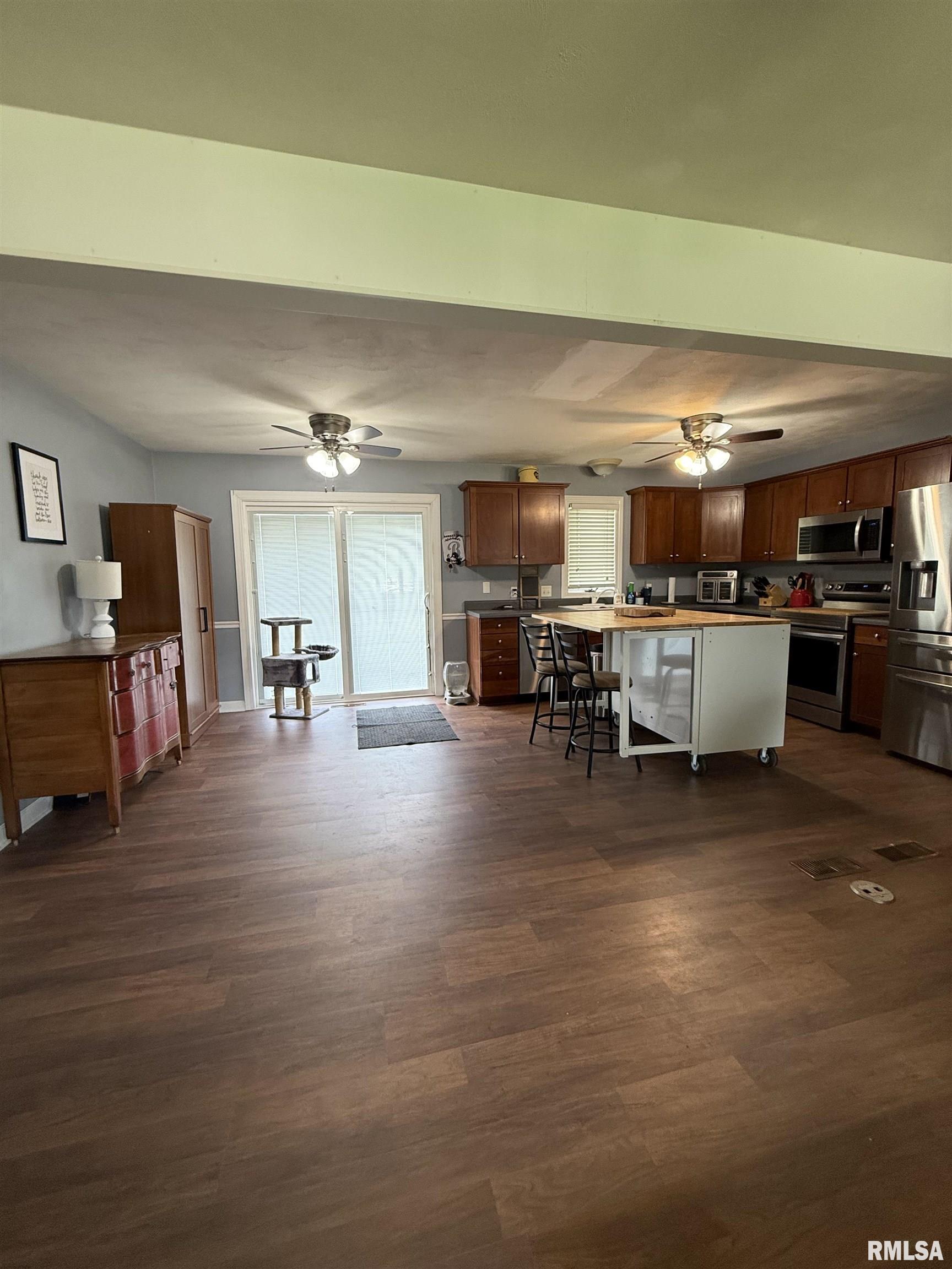 172 E Meadow Lane, Walcott, Iowa image 3