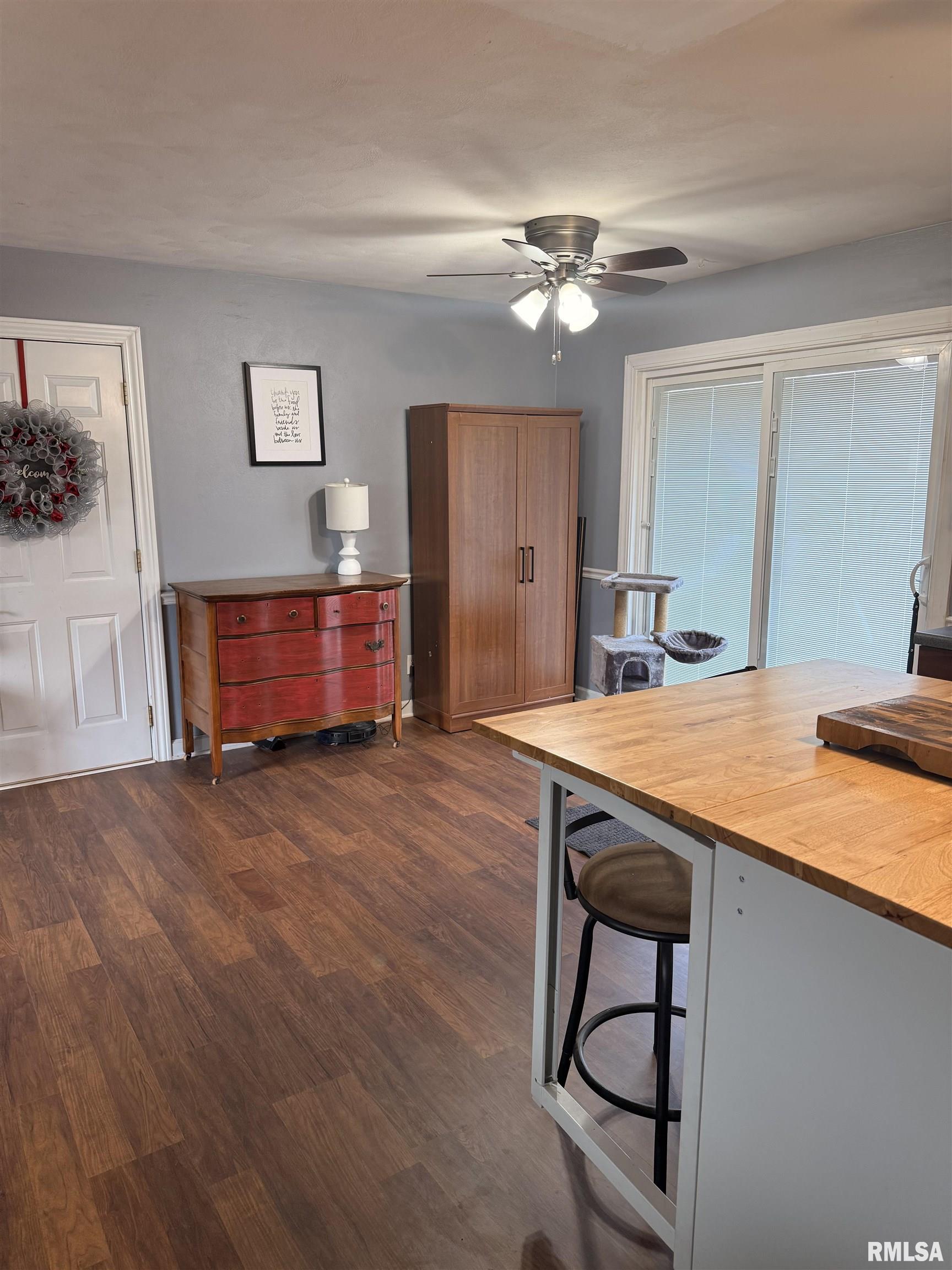 172 E Meadow Lane, Walcott, Iowa image 4