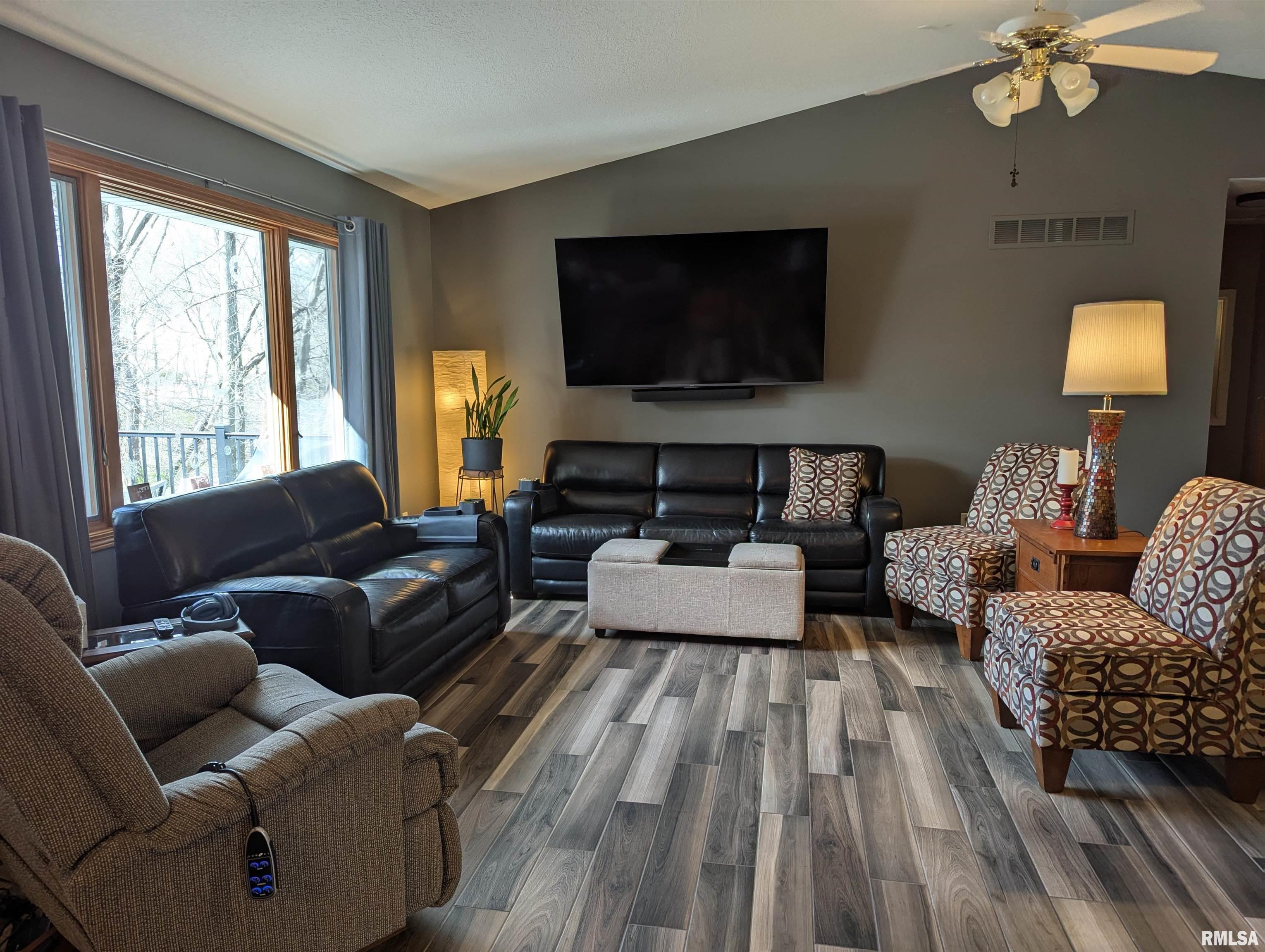 2027 Villa Pines Circle #14, Carbon Cliff, Illinois image 8