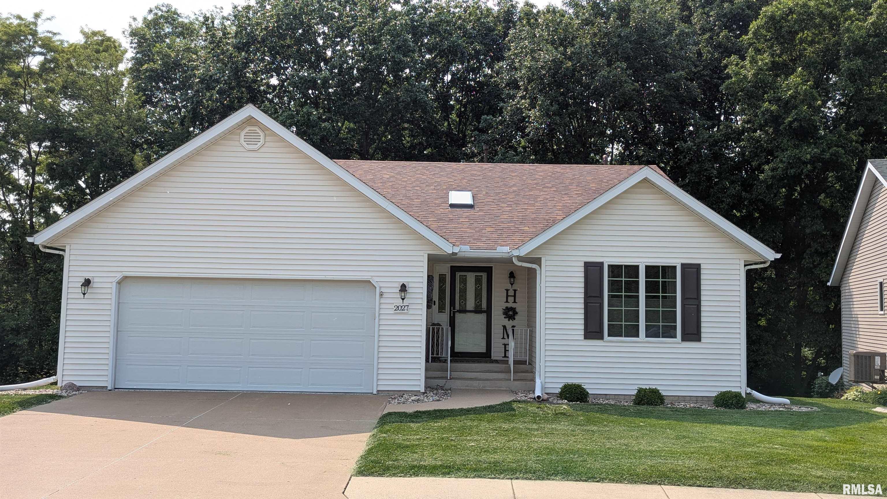 2027 Villa Pines Circle #14, Carbon Cliff, Illinois image 1