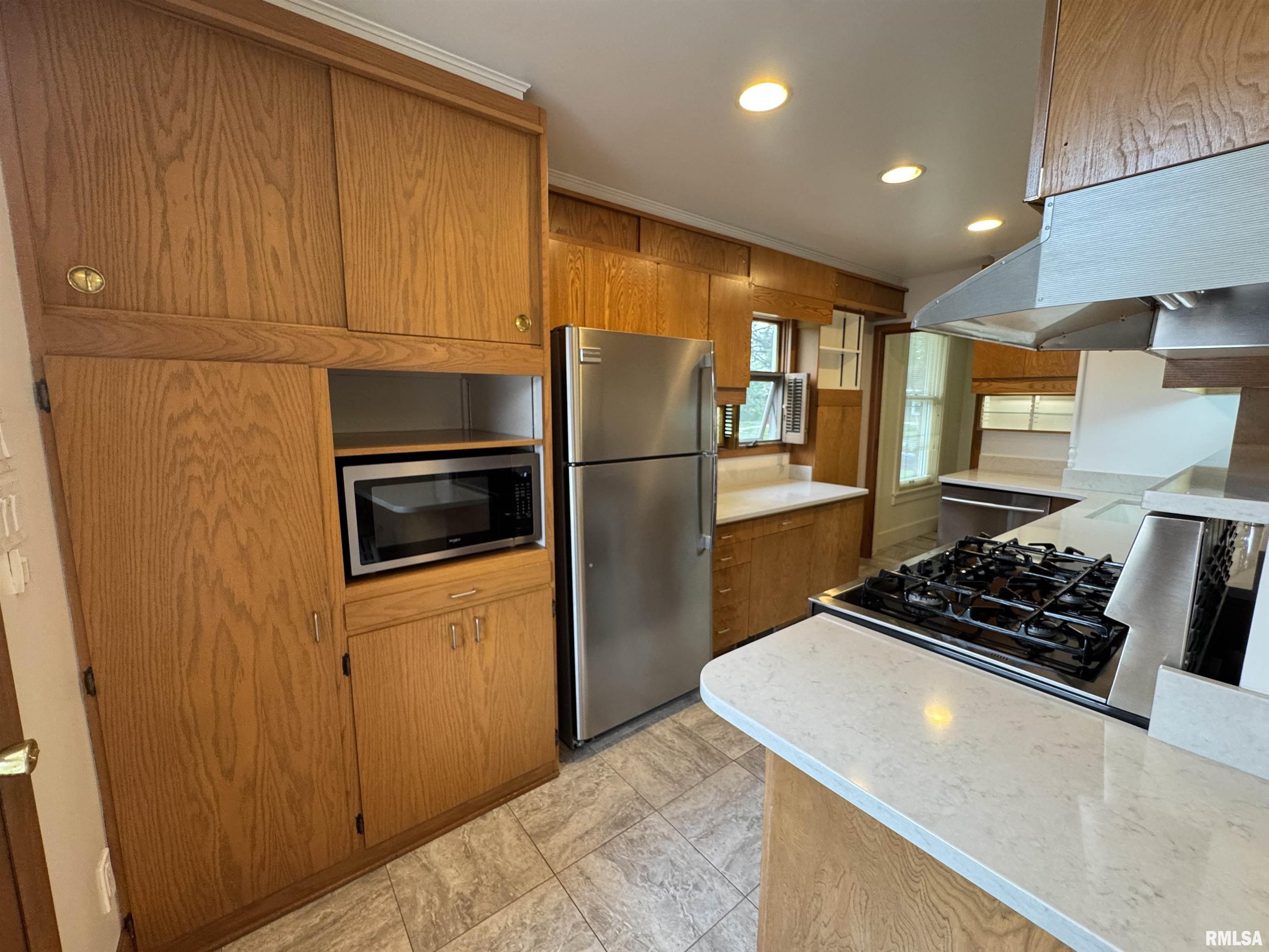 1216 N Cherry Street, Galesburg, Illinois image 33