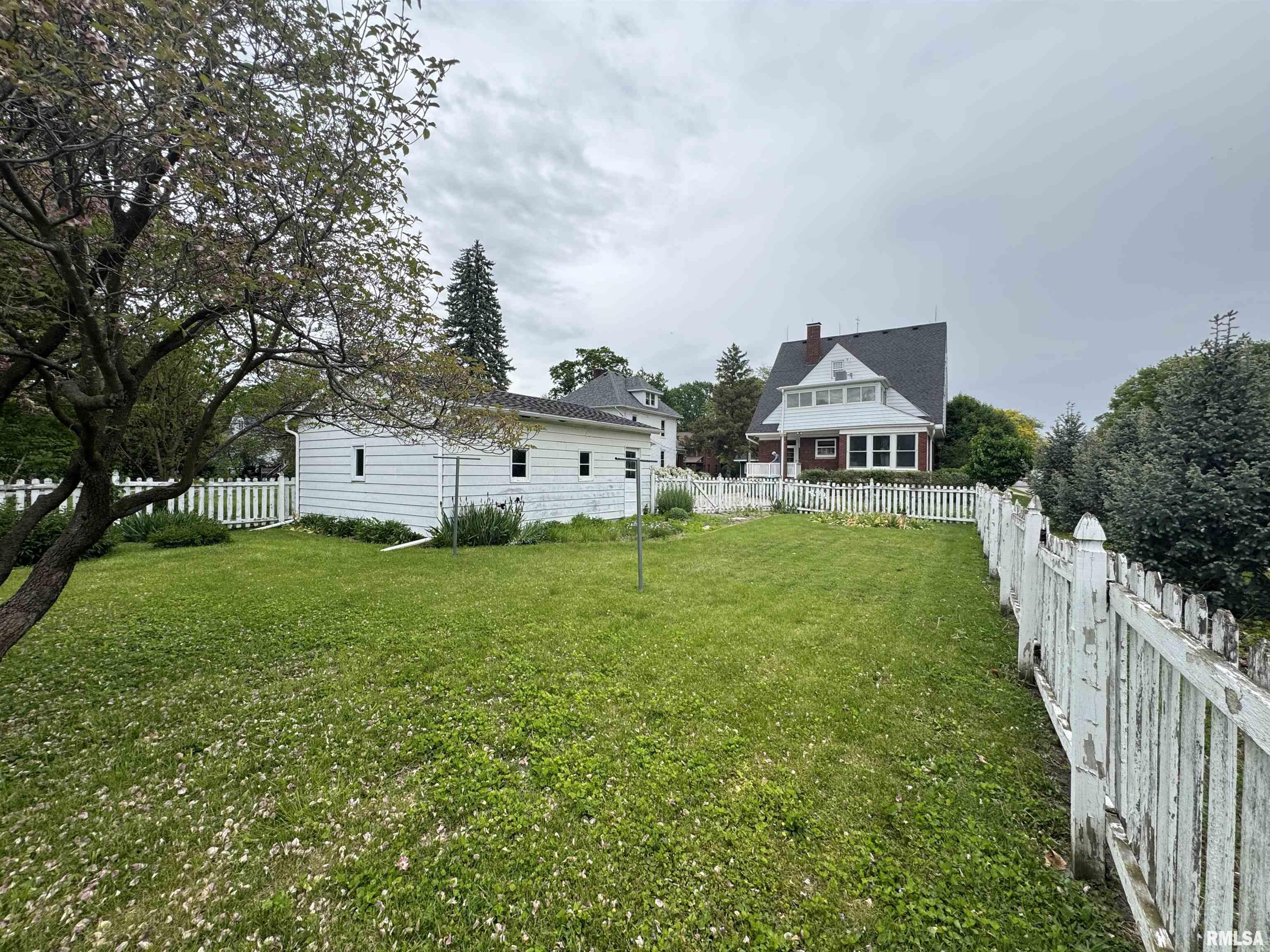 1216 N Cherry Street, Galesburg, Illinois image 6
