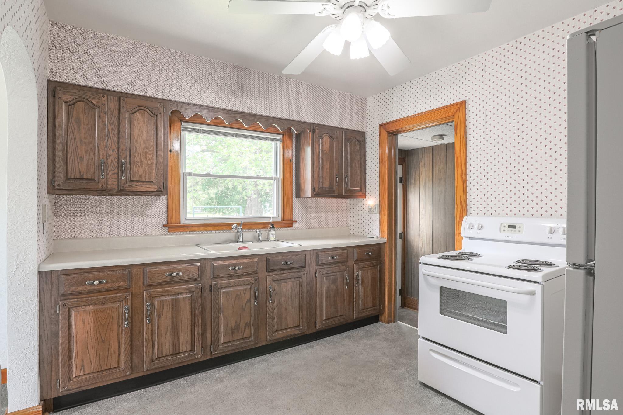 104 W Main Street, Green Valley, Illinois image 8