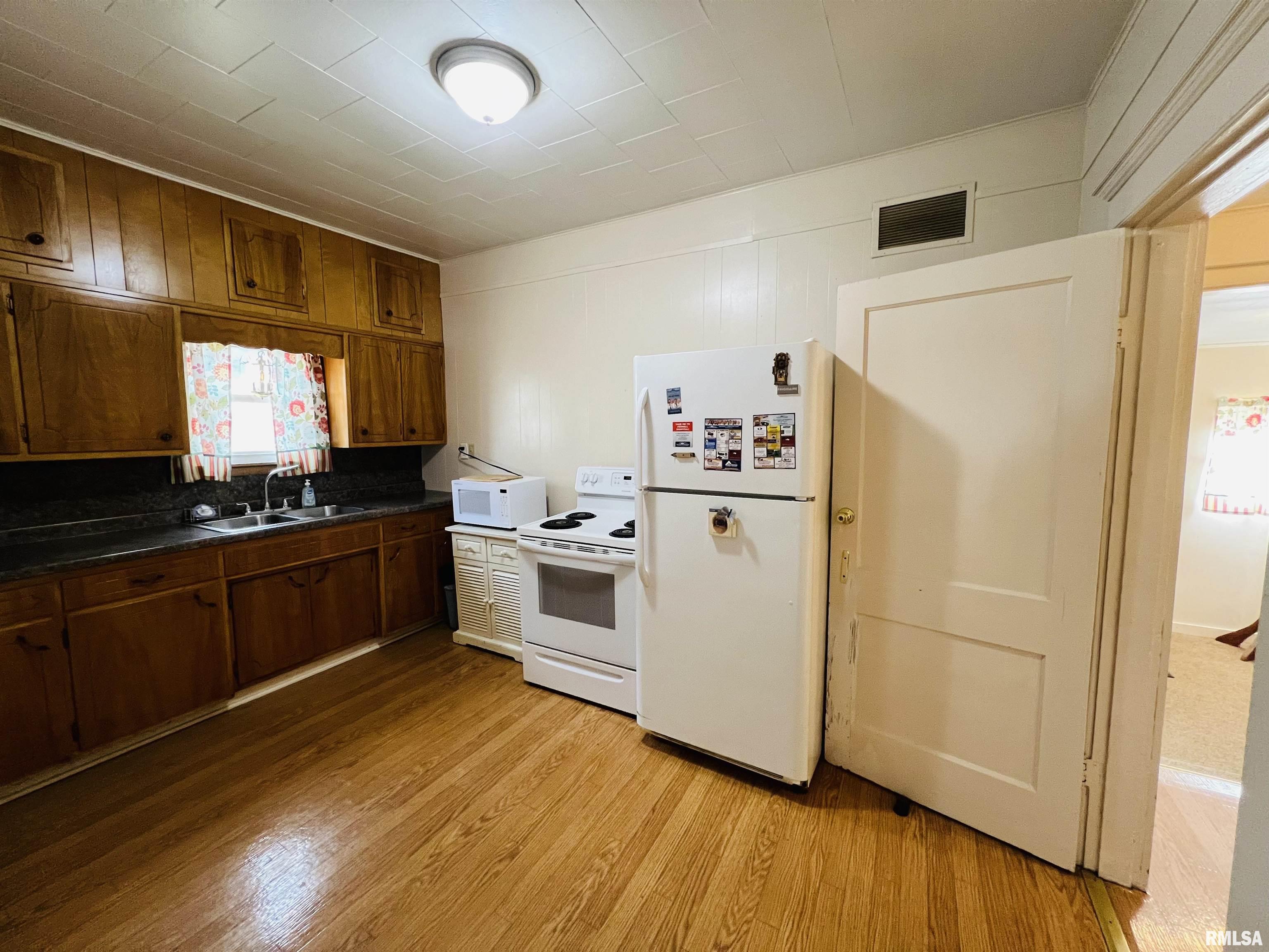 1151 1st Street, Eldorado, Illinois image 5