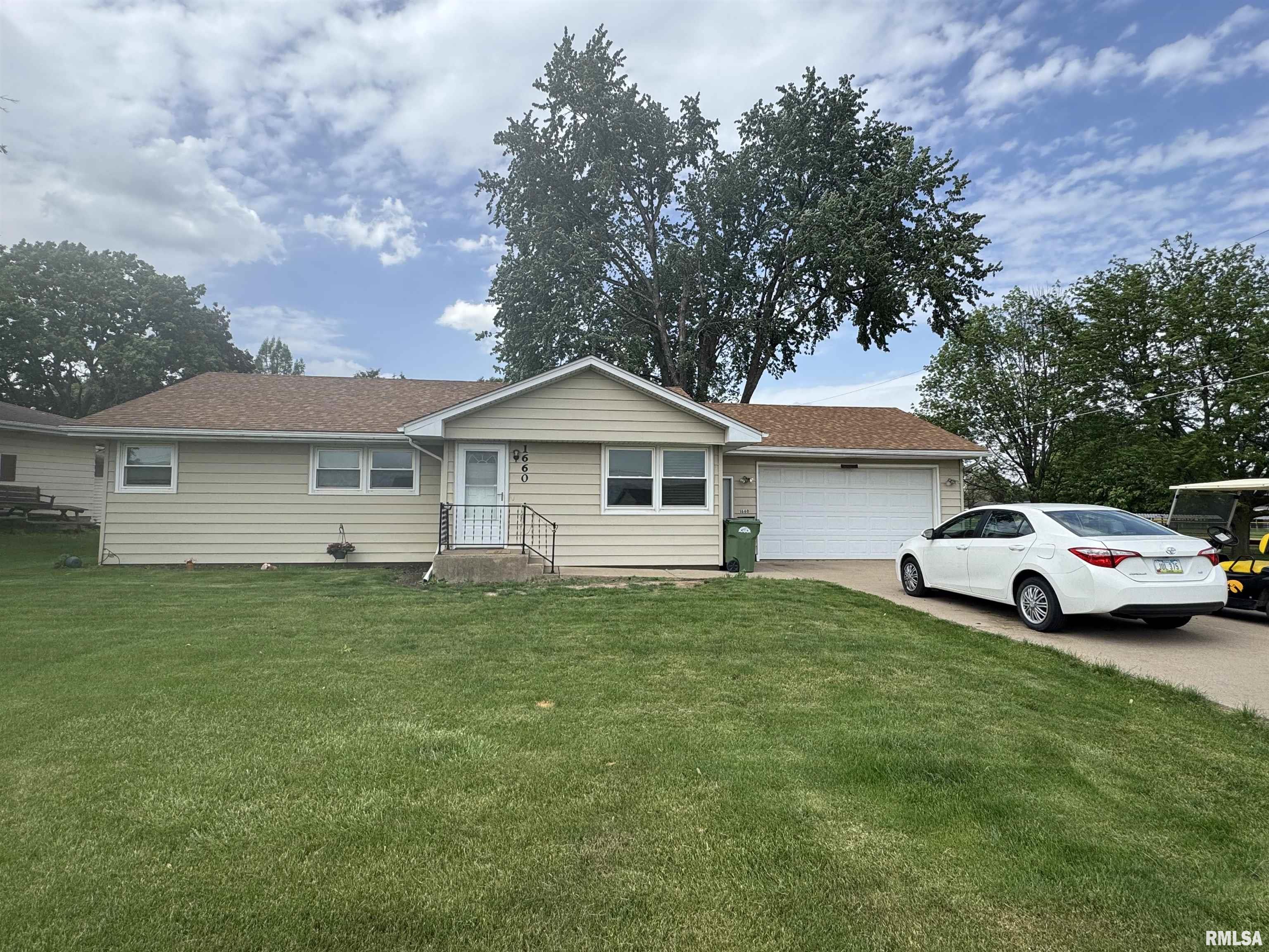 1660 27th Avenue South, Clinton, Iowa image 1