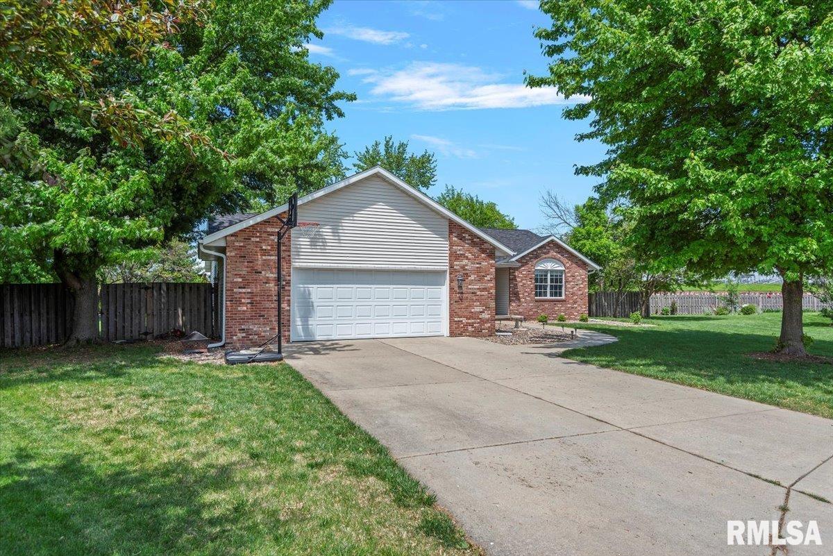 1213 Sugar Tree Court, Chatham, Illinois image 3