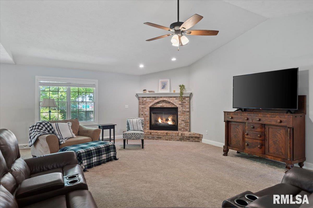 1213 Sugar Tree Court, Chatham, Illinois image 7