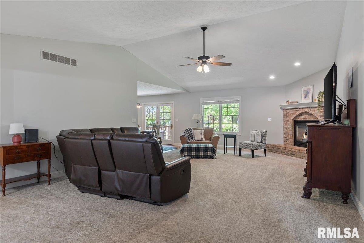 1213 Sugar Tree Court, Chatham, Illinois image 6